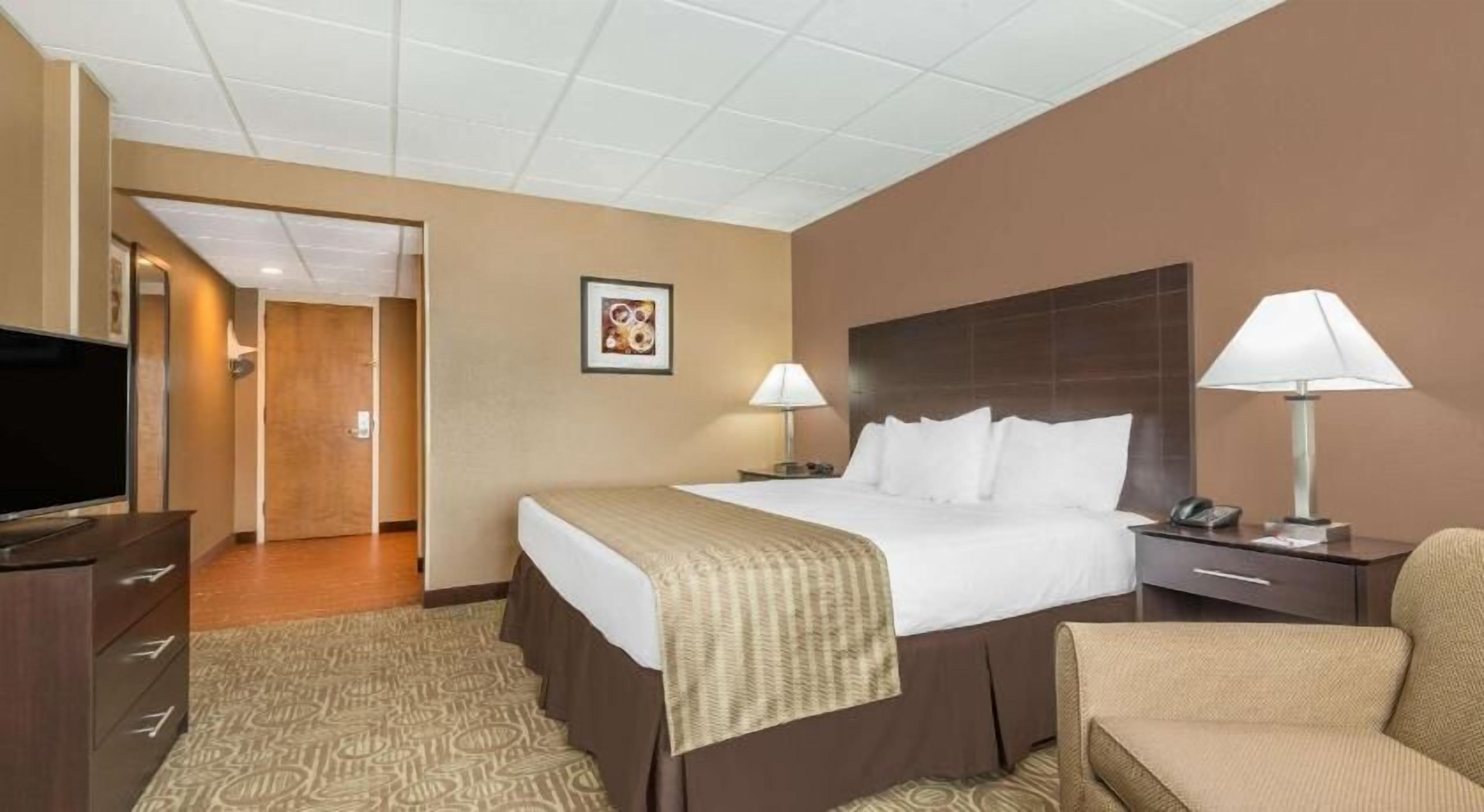 Desk, iron/ironing board, free cots/infant beds, free WiFi