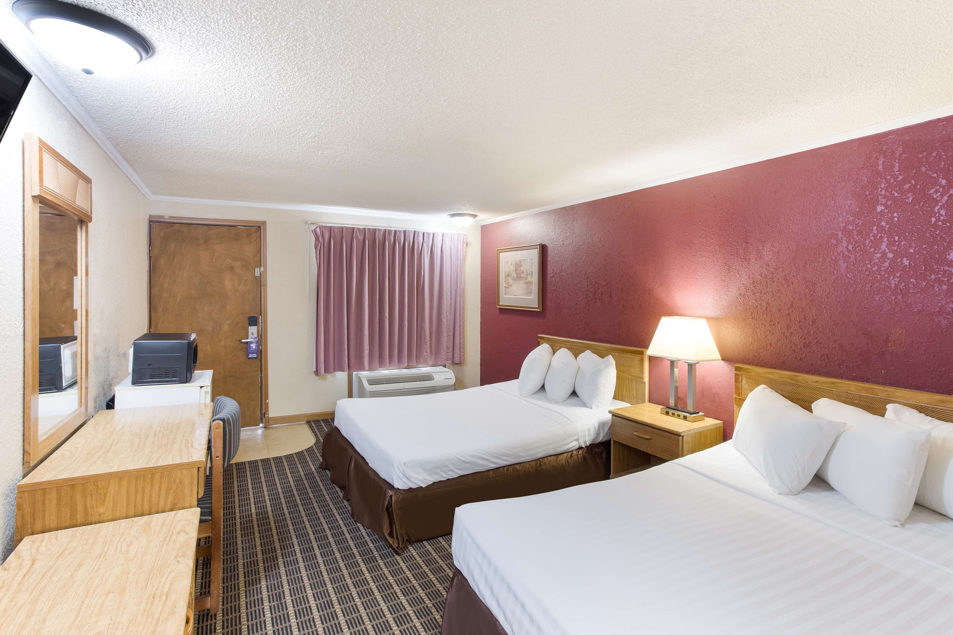 書桌、遮光布/窗簾、熨斗/熨衣板、隨行嬰兒床