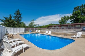 Seasonal outdoor pool, sun loungers