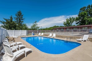 Seasonal outdoor pool, open 9:00 AM to 10:00 PM, pool loungers