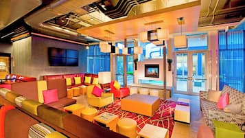 2 bars/lounges, lobby lounge