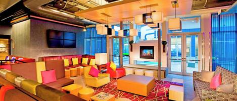 2 bars/lounges, lobby lounge