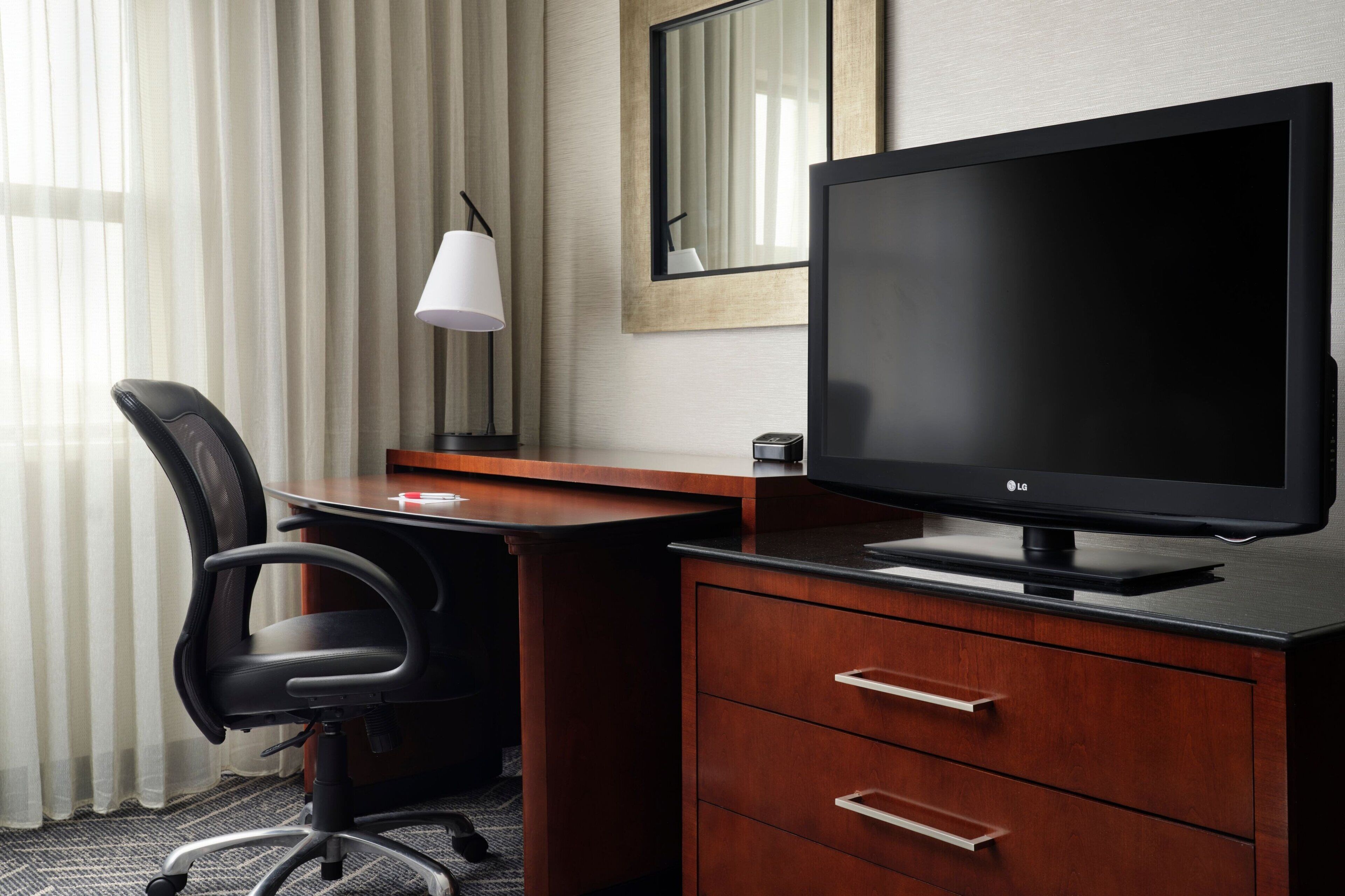 executive suite, 1 bedroom, non smoking | 1 bedroom, premium bedding, down duvets, pillow-top beds