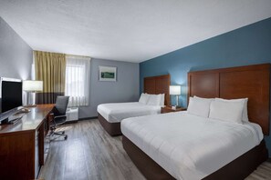 Habitación, 2 camas dobles, fumadores | Escritorio, espacio para trabajar con un portátil, cortinas opacas