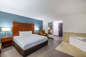 Deluxe Room, 1 King Bed, Non Smoking | 1 bedroom, desk, laptop workspace, blackout drapes