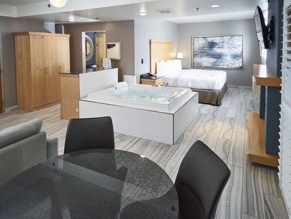 Signature-Suite | Hochwertige Bettwaren, Pillowtop-Betten, Zimmersafe, Schreibtisch