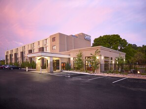 Exterior - LivINN Hotel St. Paul – I-94 – East 3M Area (Maplewood)