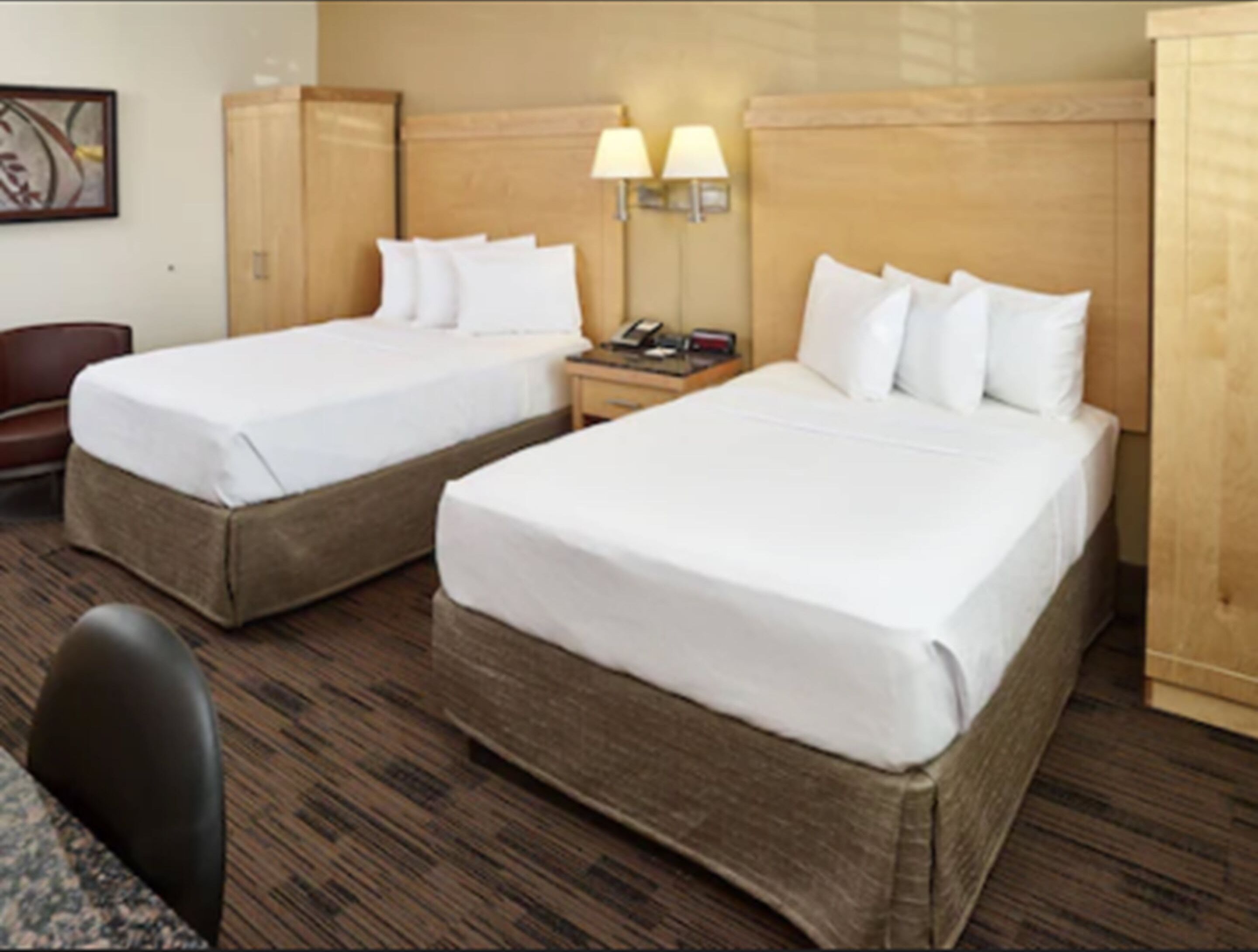 premium bedding, pillow-top beds, in-room safe, desk