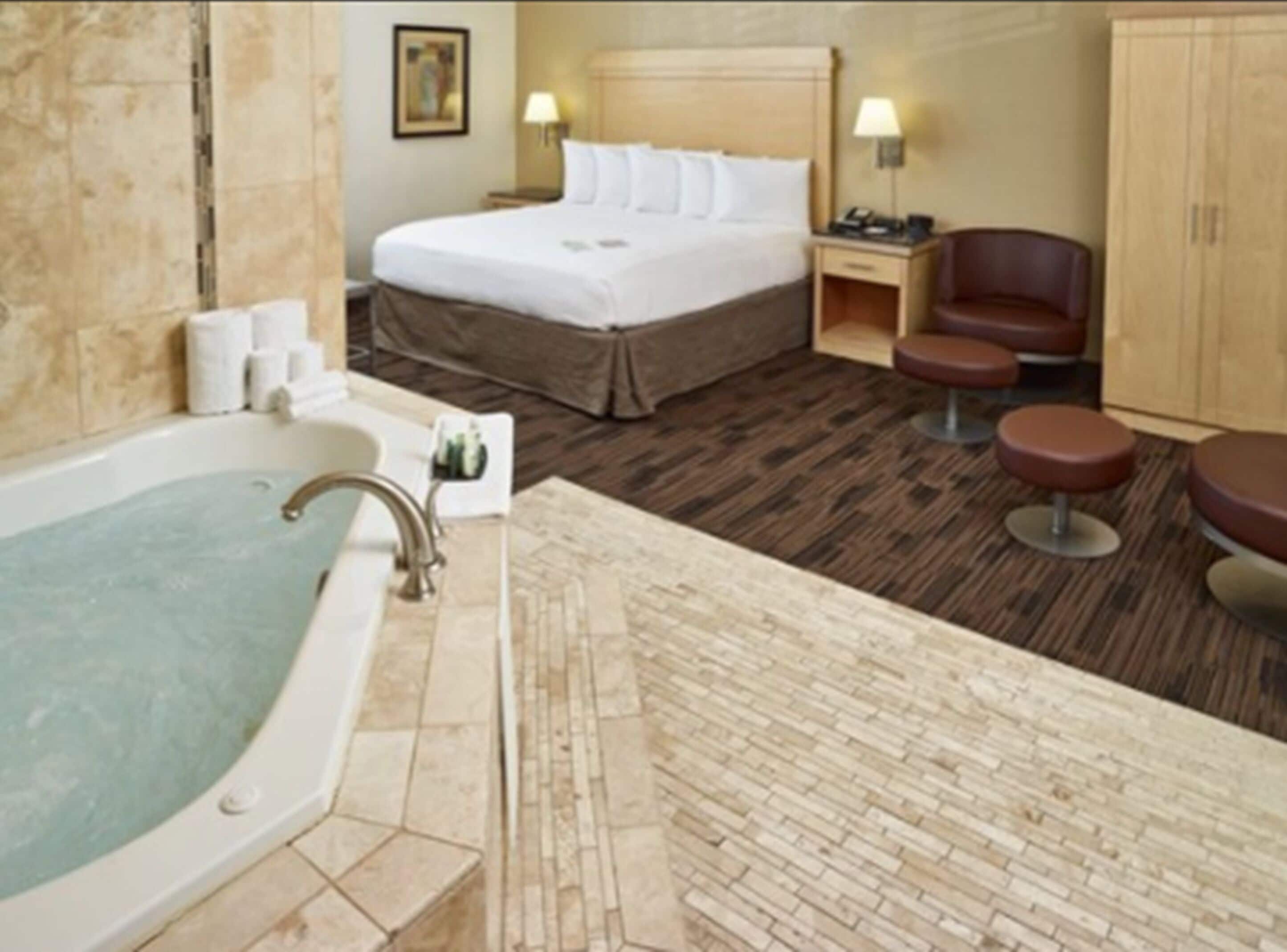 suite, 1 king bed, non smoking (jacuzzi) | premium bedding, pillow-top beds, in-room safe, desk