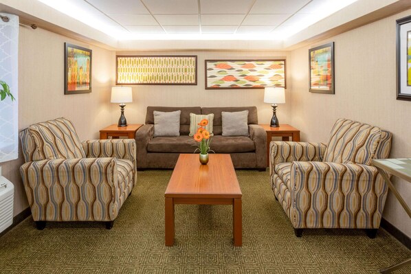 Lobby - La Quinta Inn by Wyndham Minneapolis Airport Bloomington (Bloomington)