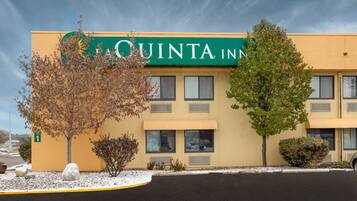 A hotel with a green sign reading "QUINTA INN".
