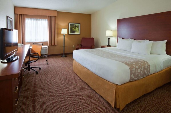 Room, 1 King Bed, Non Smoking | Premium bedding, desk, iron/ironing board, free cots/infant beds - La Quinta Inn by Wyndham Minneapolis Airport Bloomington (Bloomington)