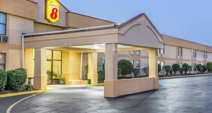 Super 8 by Wyndham Knoxville Downtown Area