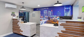 La Quinta Inn & Suites by Wyndham Nashville Airport