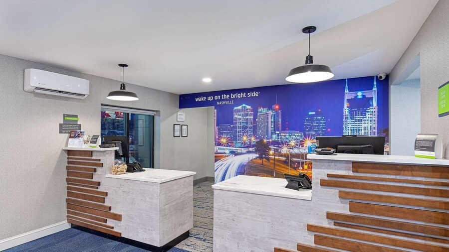La Quinta Inn & Suites by Wyndham Nashville Airport