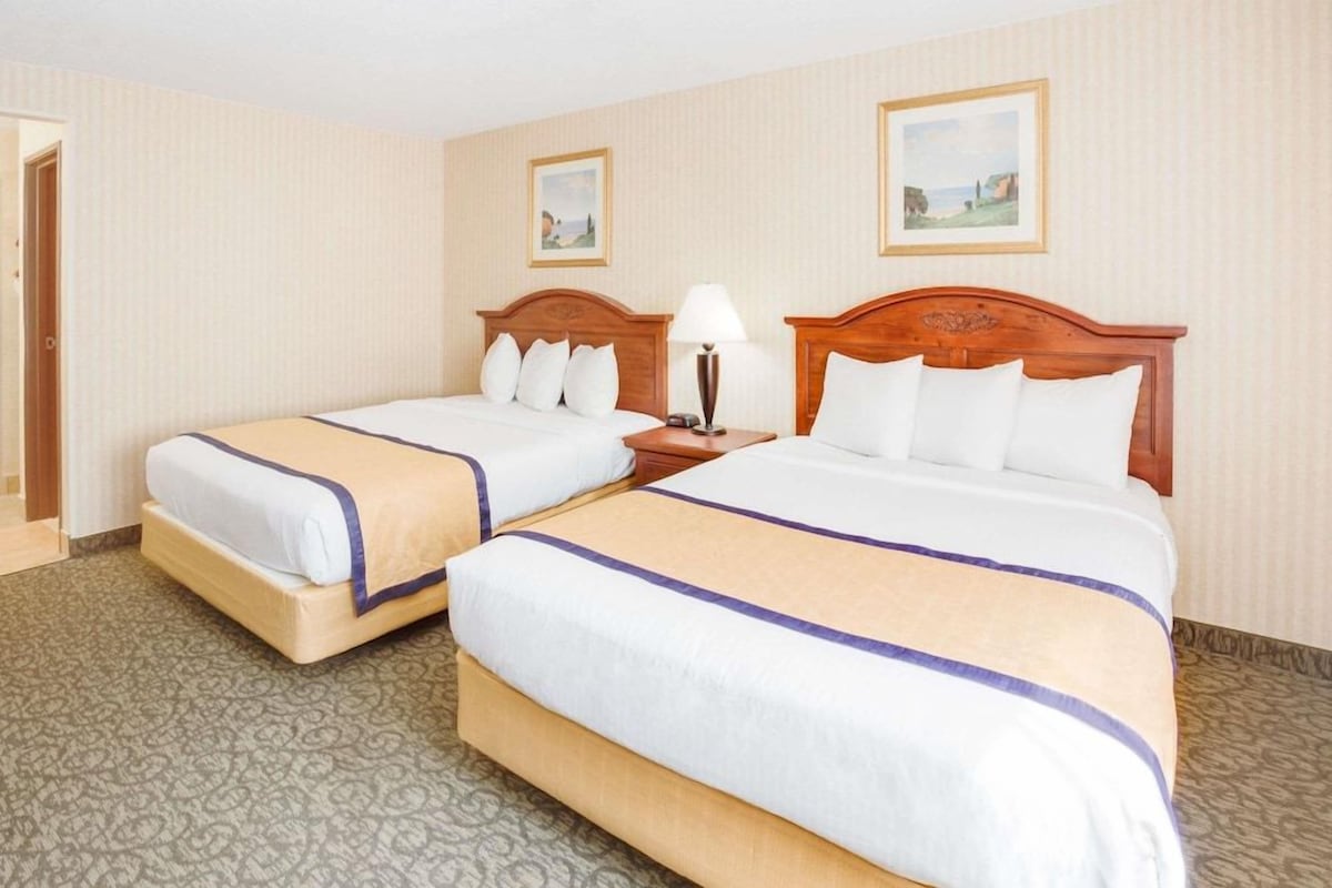 Desk, iron/ironing board, WiFi (free), bed sheets