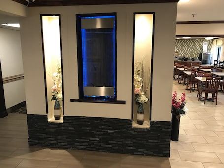 Lobby. Baymont by Wyndham Grand Rapids Airport