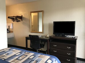 Coffre-fort, bureau, fer et planche à repasser, accès au Wi-Fi (inclus)