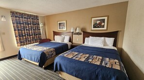 客房, 2 張加大雙人床, 非吸煙房 | 書桌、熨斗/熨衣板、免費無線上網、床單