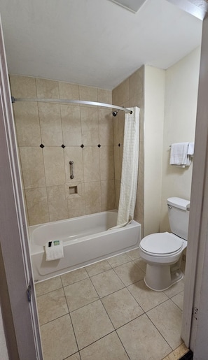 Room, 1 King Bed, Accessible, Non Smoking | Bathroom | Free toiletries, hair dryer, towels, soap - Americas Best Value Inn Mount Vernon (Mount Vernon)