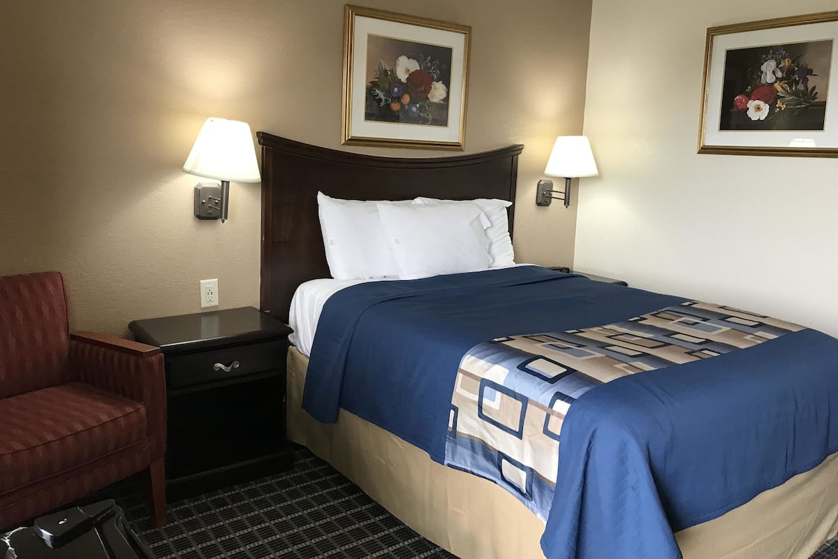 In-room safe, desk, iron/ironing board, free WiFi