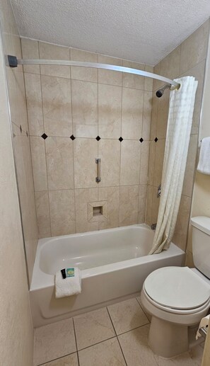Free toiletries, hair dryer, towels, soap - Americas Best Value Inn Mount Vernon (Mount Vernon)