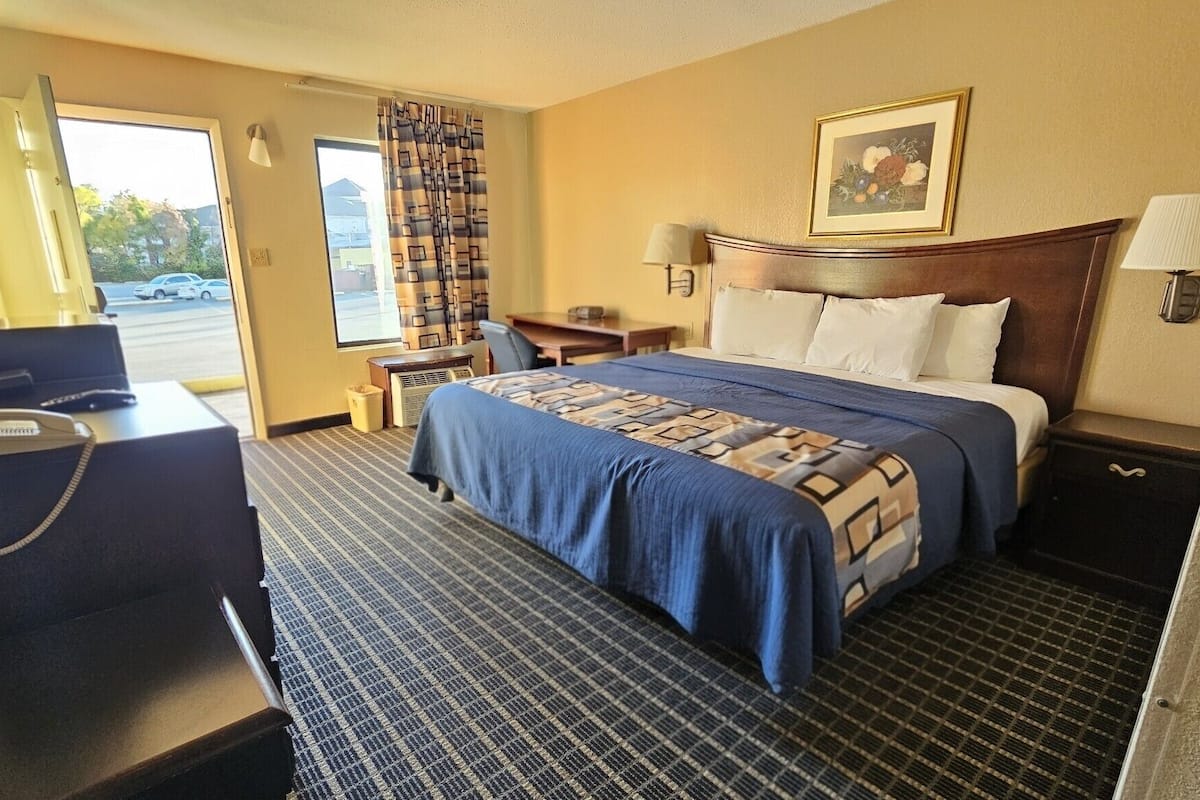 Room, 1 King Bed, Accessible, Non Smoking | Desk, iron/ironing board, free WiFi, bed sheets