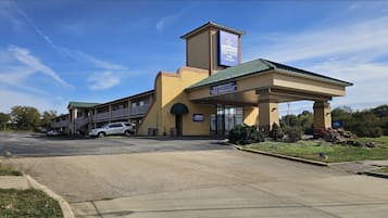 Vista frontal de la propiedad