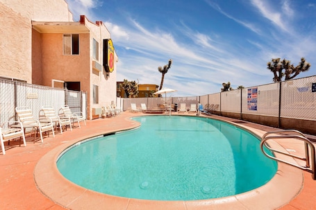 Outdoor pool. Super 8 by Wyndham Yucca Val/Joshua Tree Nat Pk Area