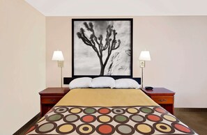 Desk, iron/ironing board, free WiFi, bed sheets - Super 8 by Wyndham Yucca Val/Joshua Tree Nat Pk Area (Yucca Valley)