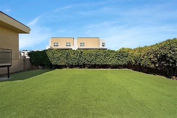 Property grounds at Howard Johnson by Wyndham San Diego State University Area