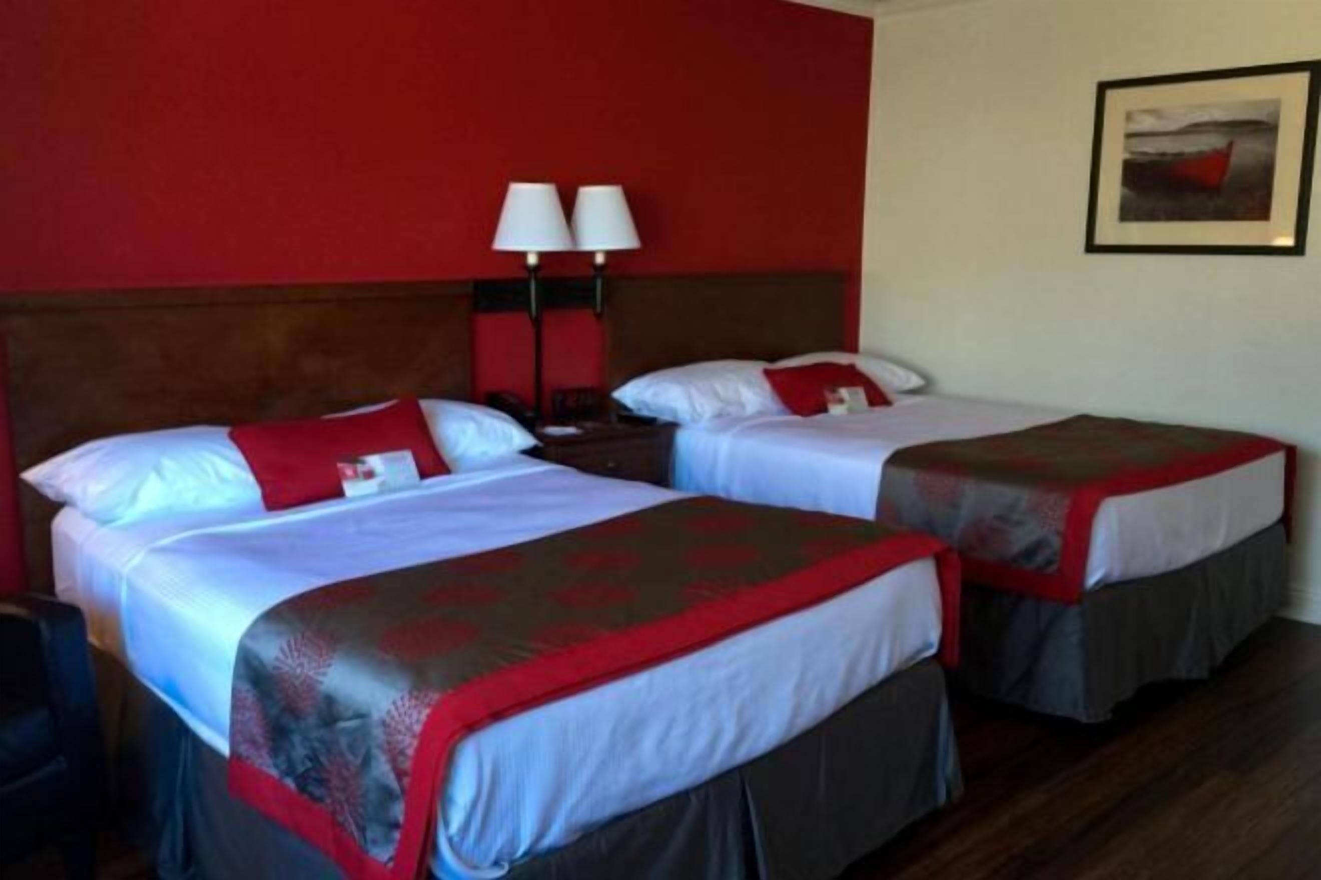 Premium bedding, in-room safe, desk, iron/ironing board