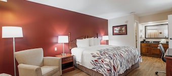 Red Roof Inn & Suites Calhoun