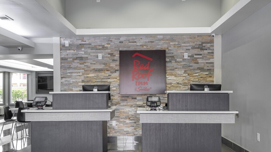 Red Roof Inn & Suites Calhoun