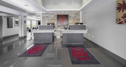 Red Roof Inn & Suites Calhoun