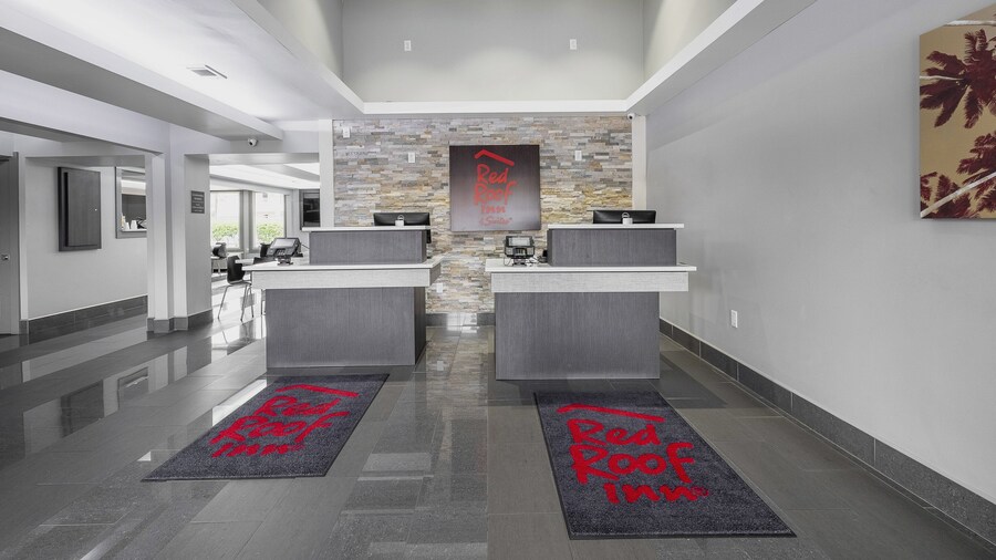 Red Roof Inn & Suites Calhoun