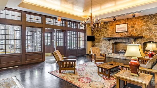Interior - Radford Inn (Radford)