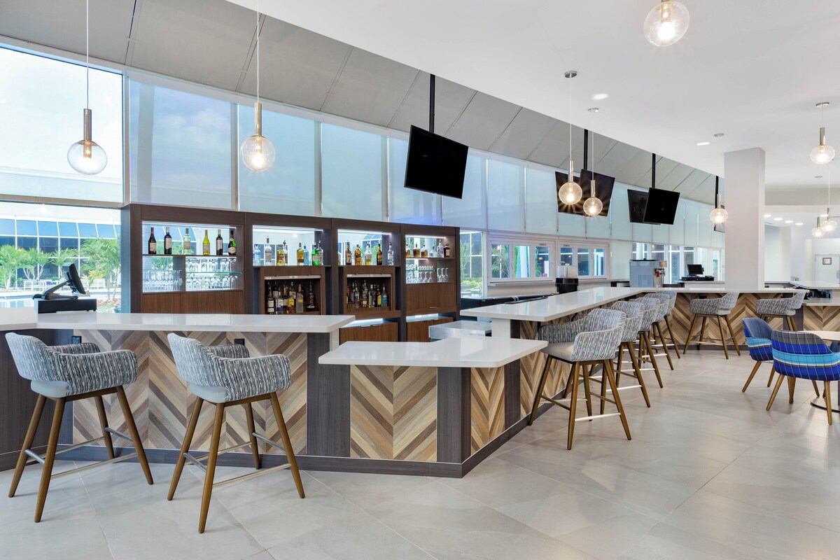 Bar (on property) - Holiday Inn Resort Kissimmee by the Parks by IHG (Kissimmee)