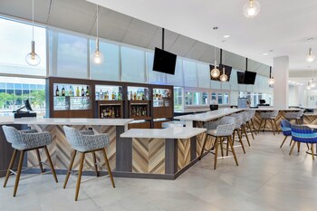 Bar (on property) at Holiday Inn Resort Kissimmee by the Parks by IHG