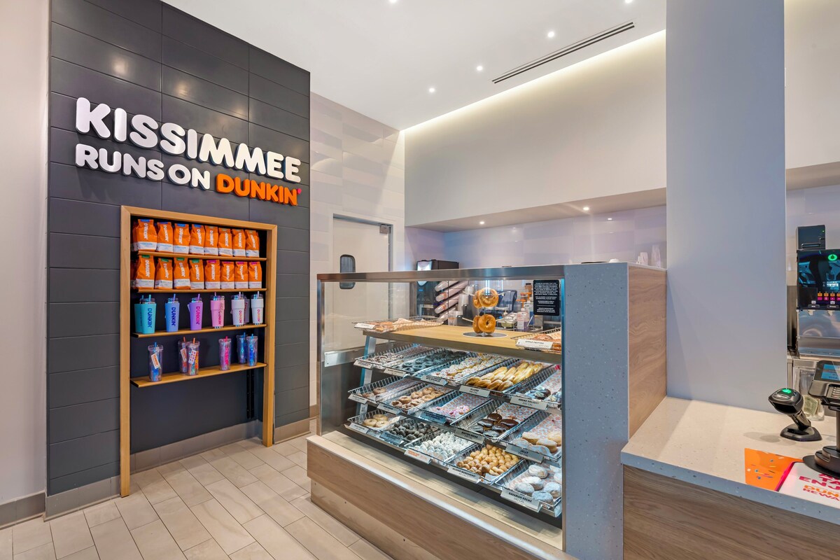 A Dunkin' Donuts kiosk with a display of beverages and pastries. - Holiday Inn Resort Kissimmee by the Parks by IHG (Kissimmee)