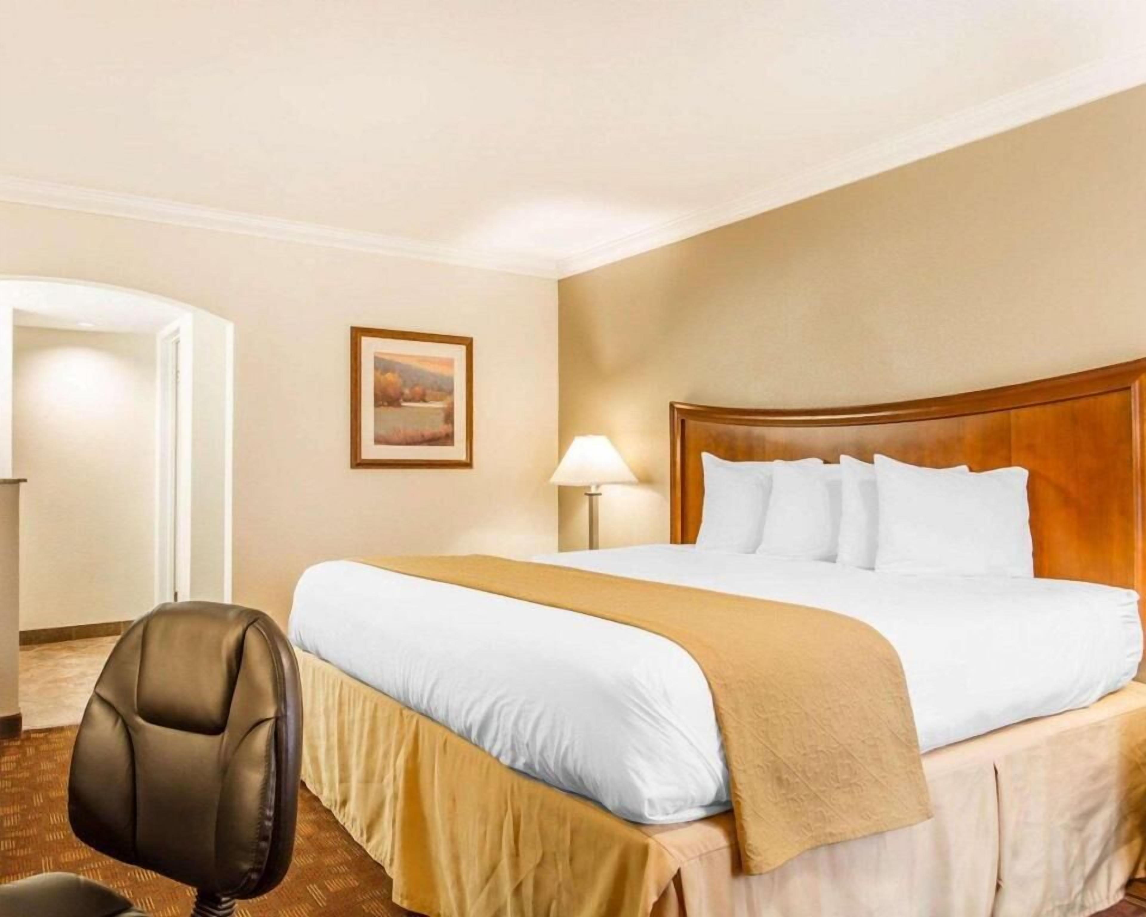 Individueel gedecoreerd, individueel gemeubileerd, een bureau