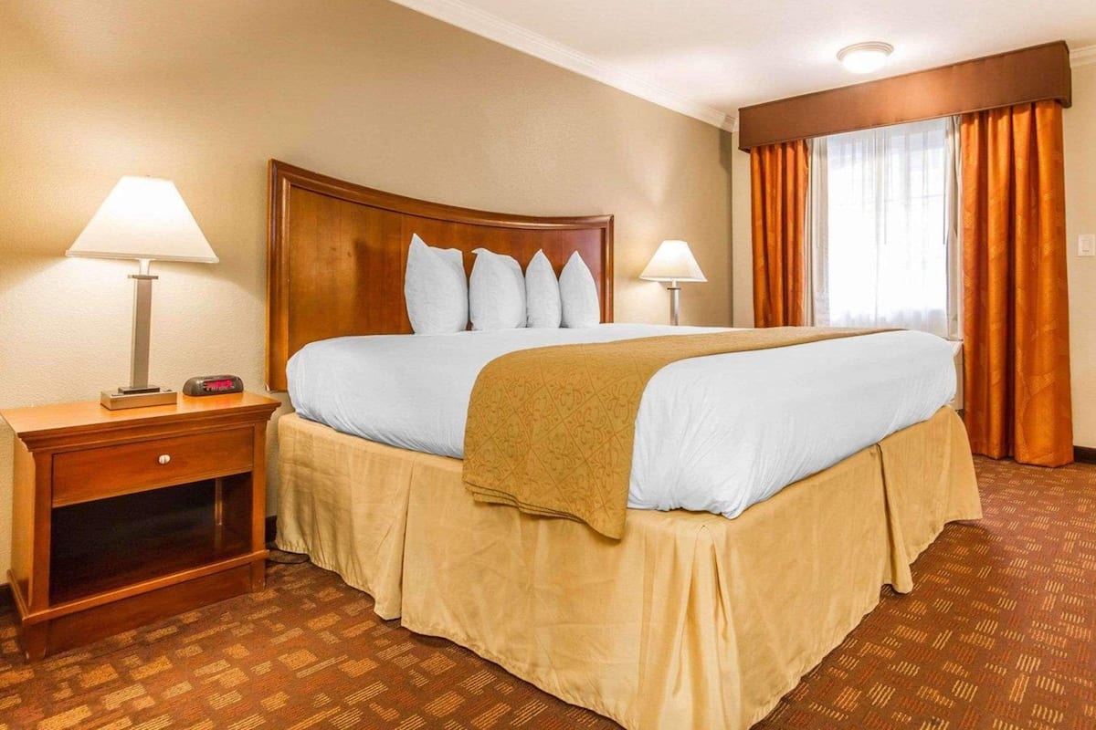 Individueel gedecoreerd, individueel gemeubileerd, een bureau