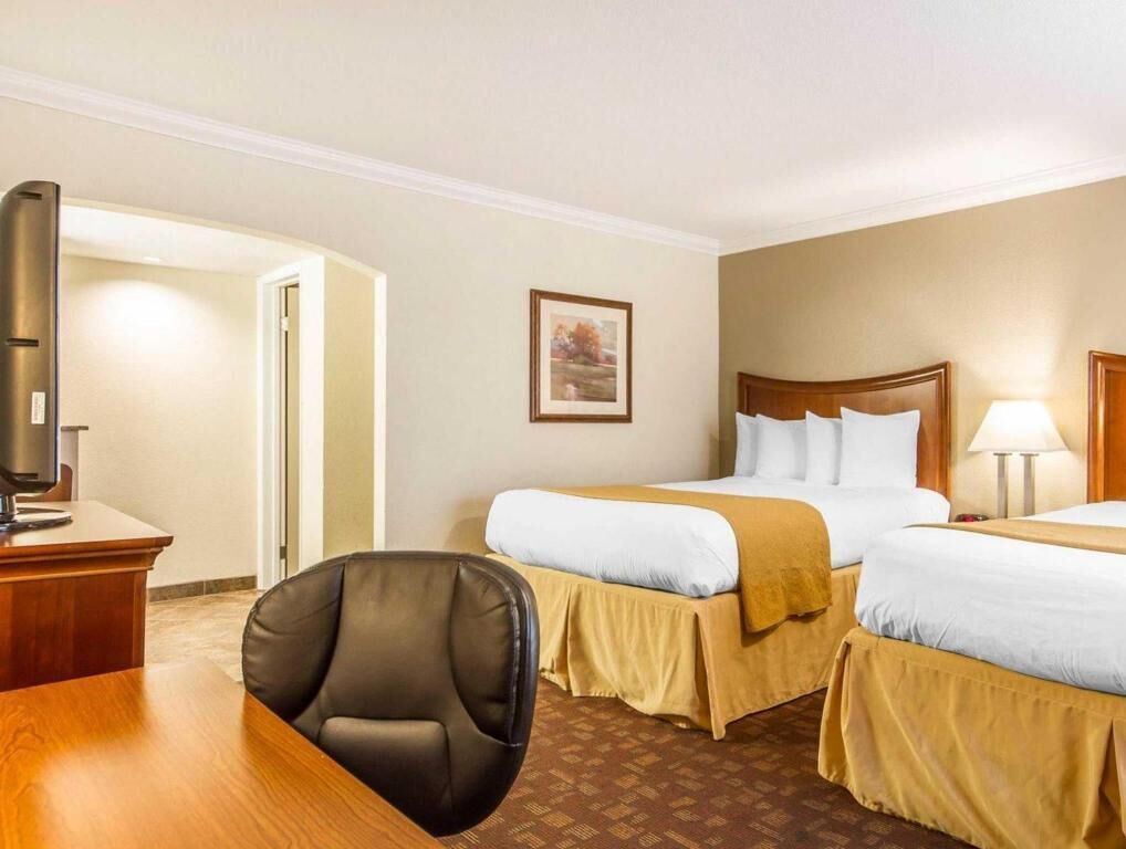 Individueel gedecoreerd, individueel gemeubileerd, een bureau