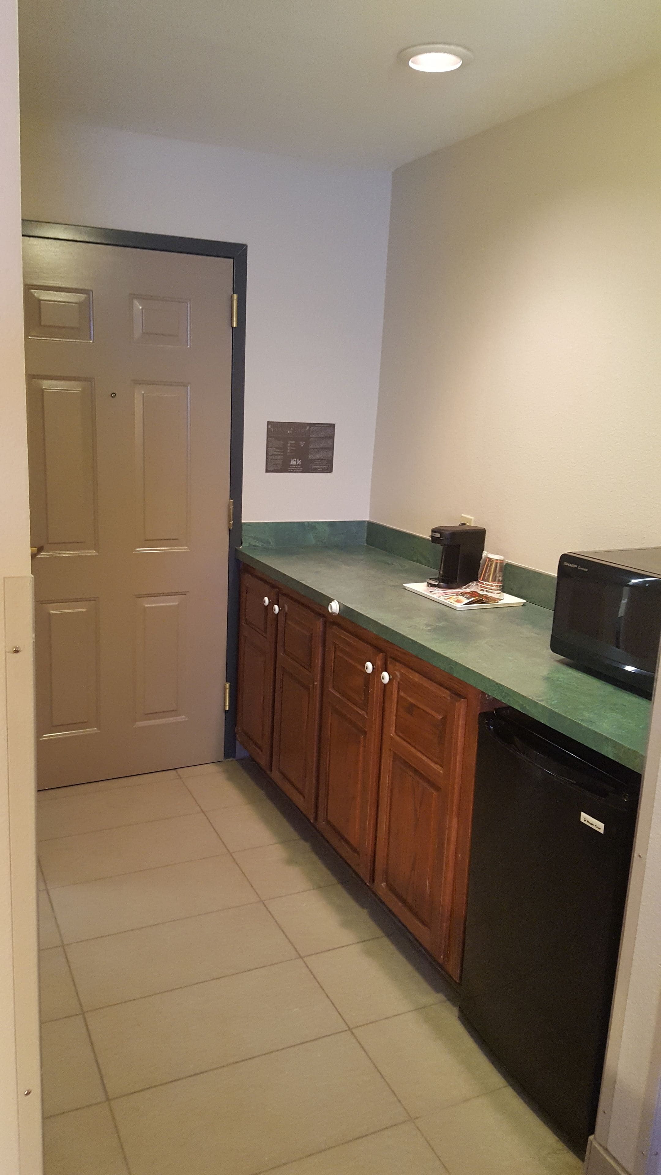 studio suite, 1 king bed, non smoking | minibar