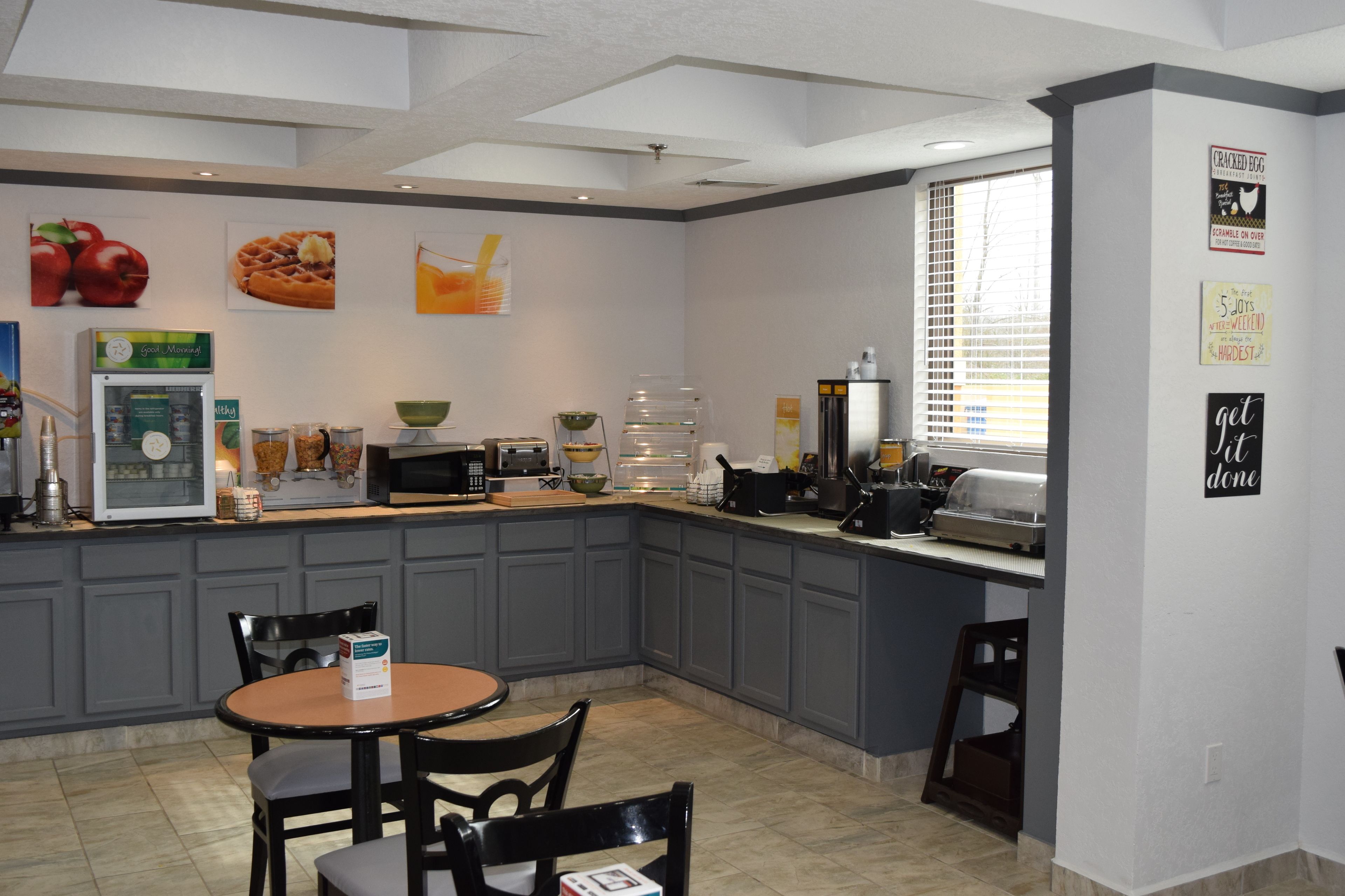 free buffet breakfast