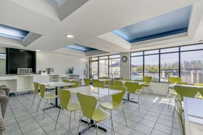 Café da manhã continental grátis todos os dias