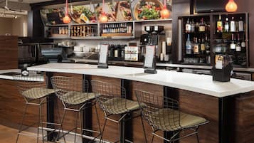 Serveert ontbijt en diner, Amerikaanse gerechten