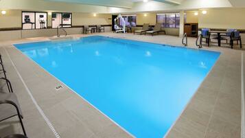 Una piscina cubierta