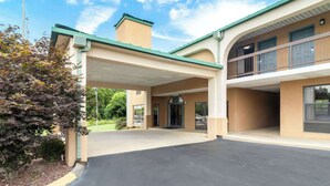 Unclassified image, 4 of 41, button - Quality Inn Russellville (Russellville)