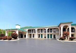 Front of property - Quality Inn Russellville (Russellville)